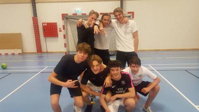 Hillerød Handelsgymnasium hylder Weltklasse fodbold drenge 